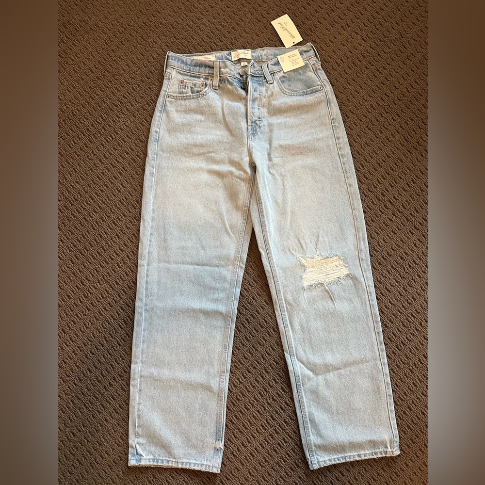 Women’s Universal Threads Good Co. Light blue 90’s style Jeans. Size 2/Short.